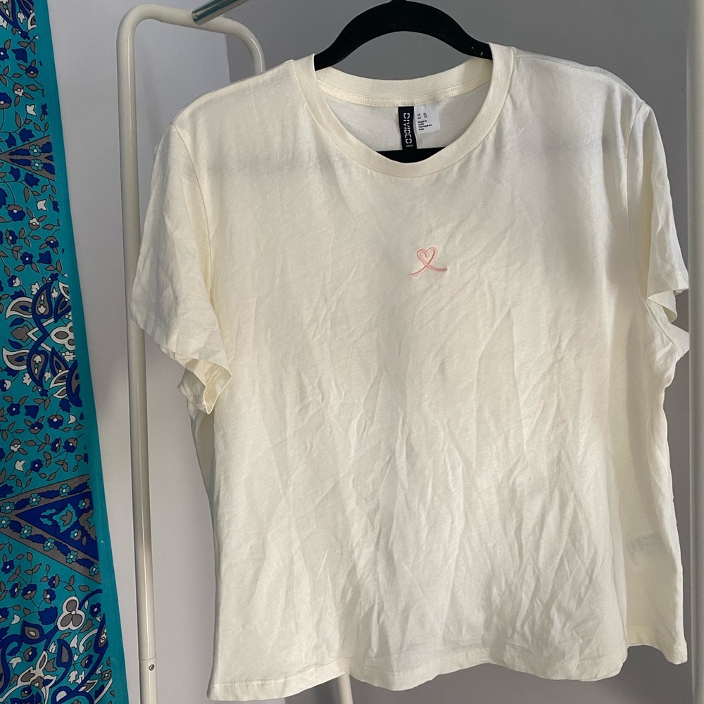 H&M t-shirt with a pink heart on the front